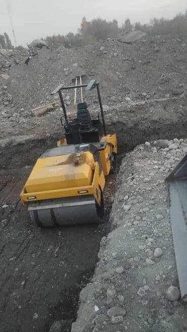 Аренда дорожного катка. Компактный вибрационный каток на