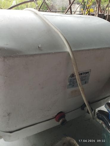 пк комп: Накопительный водонагреватель Объем бака: 30 л, Ariston, Регулятор температуры, Б/у — 2