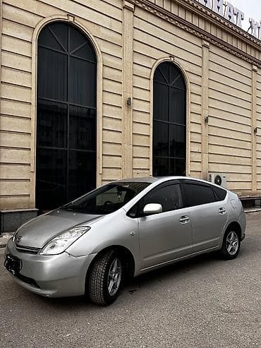 Toyota: Toyota Prius: 2004 г., 1.5 л, Вариатор, Гибрид, Хетчбек — 2