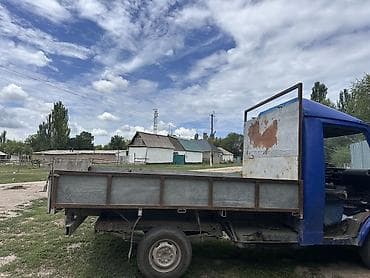 Транспорт: Продаётся малотоннажный бортовой грузовик с высокой надстройкой. Обем — 5