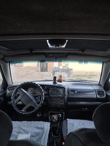 токмок разное: Volkswagen Vento: 1992 г., Седан — 5