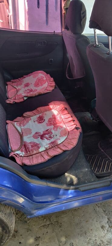 Линолеум: Daihatsu Sirion: 2003 г., 1 л, Механика, Бензин, Хэтчбэк — 5