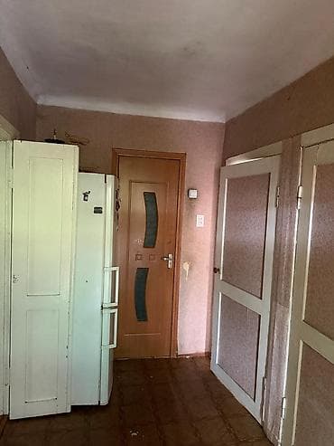 льва: 🏡 Продаётся трёхкомнатный дом барачного типа в Пишпеке 📏 Площадь: 54 — 1
