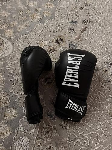 манекен для бокса: Боксерские перчатки Everlast, цвет черный
брал за 3500 
носил 2-3 раза — 2