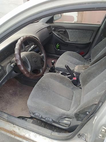r16 225: Hyundai Elantra: 2001 г., 2 л, Ручные, Бензин, Седан — 6