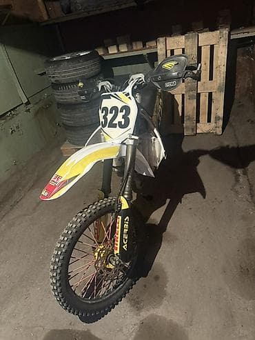 Кроссовый мотоцикл Suzuki (декали командного стиля, номер 323) - — 5