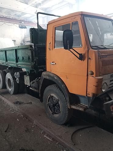 Самосвал КАМАЗ (двухосный передок, задняя тележка сдвоенная)