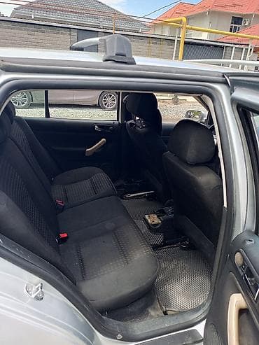 Унаа сатуу: Volkswagen Golf: 2000 г., 2 л, Кол менен иштөөчү, Бензин, Хетчбек — 5
