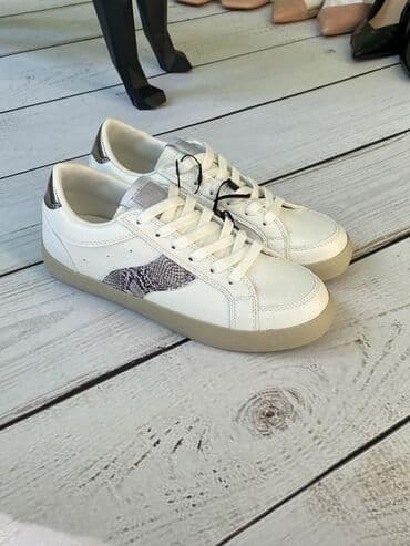 белорусская обувь для проблемных ног бишкек: Кроссовкалар, 35, 35.5, Bershka, Колдонулган, түсү - Ак, Өзү алып кетүү, Акысыз жеткирүү, Акылуу жеткирүү — 2