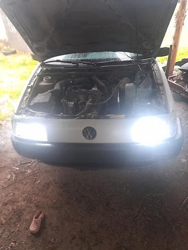 Volkswagen Passat: 1990 г., Бензин, Седан — 4