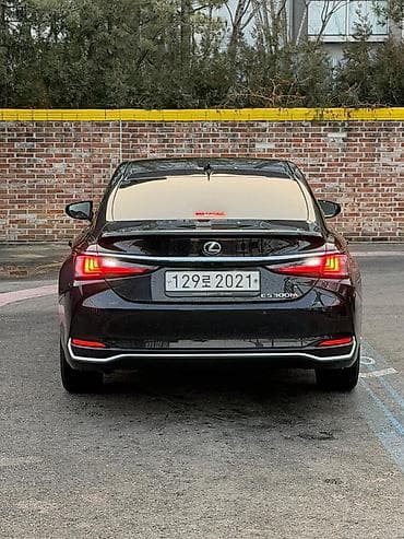 e 55 amg: Lexus ES: 2022 г., 2.5 л, Гибрид — 6