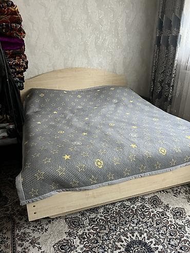 Изоляциялык материалдар: Эки кишилик керебет, Колдонулган, Матрасы бар, узуну - 200 см — 2