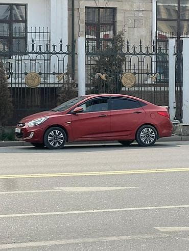 Hyundai Solaris: 2012 г., 1.4 л, Механика, Газ, Седан
