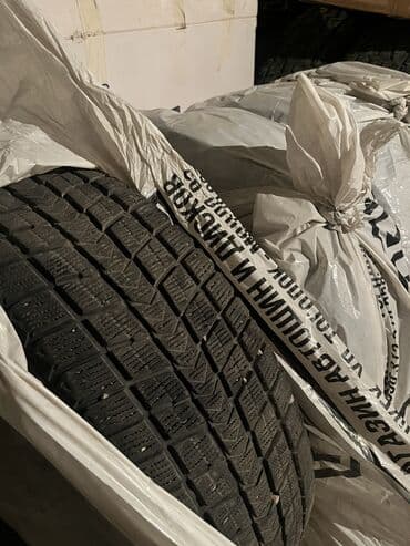 Шины 225 / 65 / R 17, Зима, Б/у, Комплект, Легковые, Корея, Roadstone