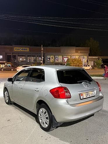 nardo grey: Toyota Auris: 2008 г., 1.6 л, Механика, Бензин, Хэтчбэк — 4