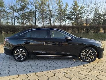 сидения откидной: HONGQI — интерьер автомобиля, современный и технологичный - — 6