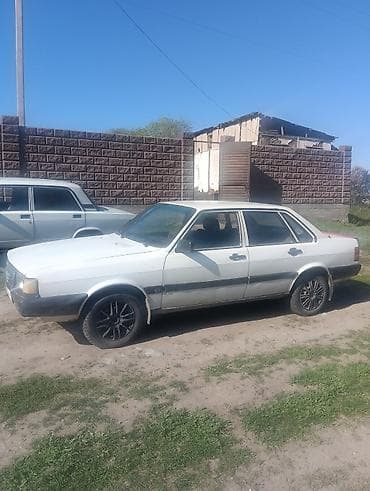 боковой тырмоо: Audi 100: 1984 г., Седан — 3