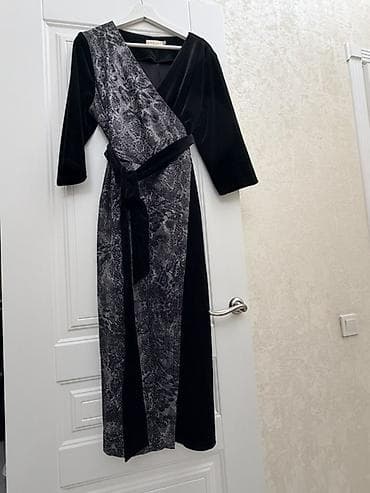 armani code: Вечернее платье, Коктейльное, Длинная модель, Велюр, С рукавами, L, XL — 1