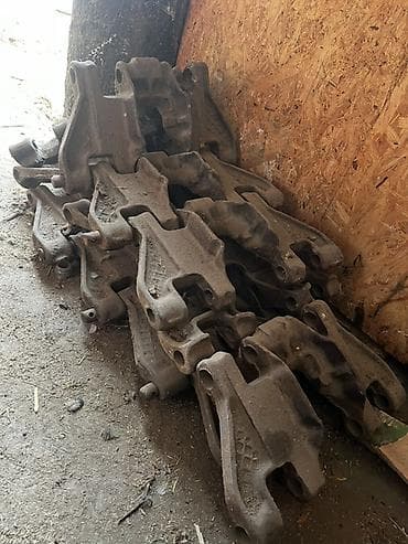 бетонный столбы: Литые металлические корпуса/скобы для тяжелой техники. Описание: - — 1