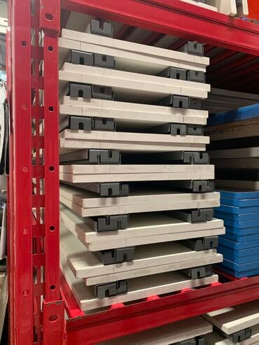 оборудование для магазина бу: Продаю полки, цена договорная, в хорошем состоянии. За пару 1000сом — 3