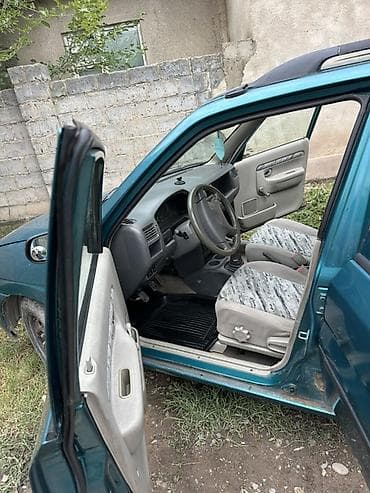 Mazda Demio: 1999 г., 1.3 л, Механика, Хэтчбэк