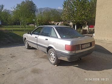 сктер: Audi 80: 1988 г., 1.8 л, Кол менен иштөөчү, Бензин, Седан — 2