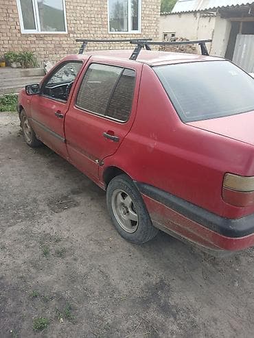 Volkswagen Vento: 1993 г., Механика, Бензин, Седан — 4
