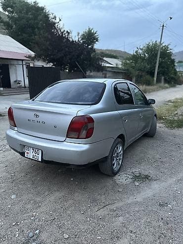 степ эреф 1: Toyota Echo: 2000 г., 1.5 л, Кол менен иштөөчү, Бензин, Седан — 2