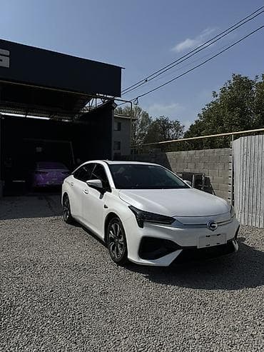 GAC: GAC Aion S Plus — полностью электрический седан белого цвета. Пишите — 2