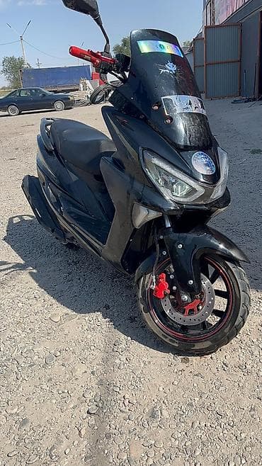 jet ski: Скутер/максискутер черного цвета с агрессивным дизайном передней — 3
