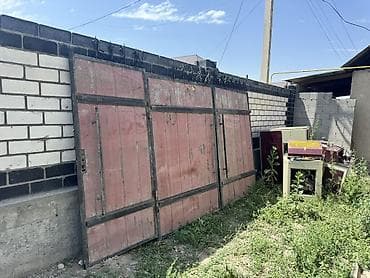 Распашные ворота: Металлические распашные ворота с калиткой. - Конструкция: две створки — 4