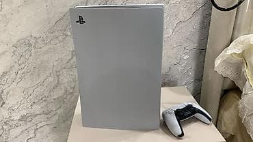Игровая консоль Sony PlayStation 5 с беспроводным геймпадом DualSense