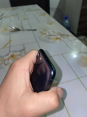 iphone sr: IPhone SE 2020, Черный — 5