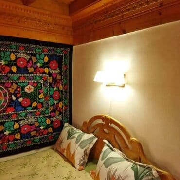 путёвки на иссык куль 2020: Койко-место, CARAVAN Тамчы, Детская площадка, Парковка, стоянка — 5