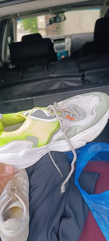 отдать вещи нуждающимся бишкек: Отдам даром пакет вещей (куртки на мальчика 8-10-12 лет,обувь — 2
