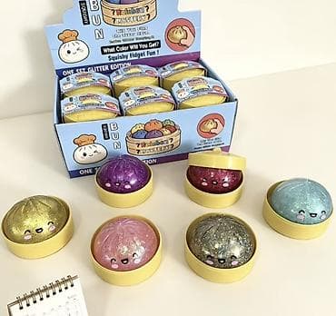 Сквиши-игрушка “Rainbow Mystery Bun” (Glitter Edition) - Мягкий
