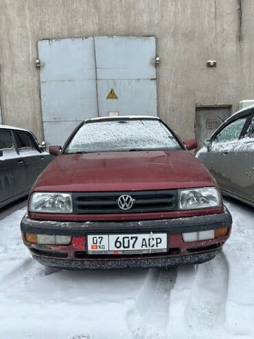 Volkswagen Vento: 1994 г., 1.6 л, Механика, Бензин, Седан