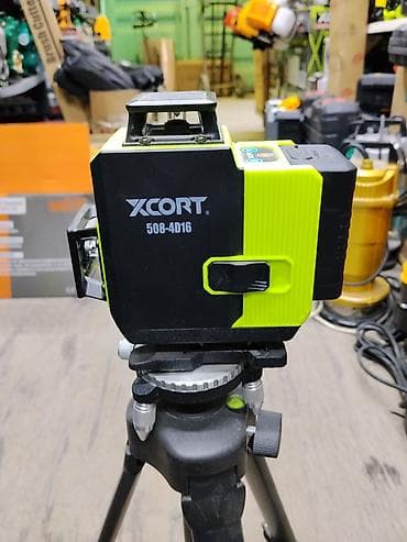 xcort: Лазерный нивелир XCORT 508-4D16 на штативе. Особенности: - 4D — 2