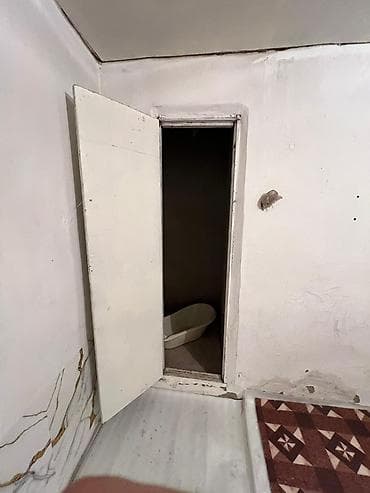 дом вагончик: Комната в небольшом домике/хозпостройке с печным отоплением. - — 3