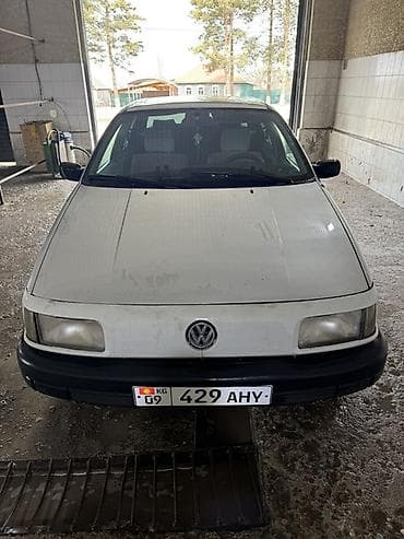 кузов автомобиля: Volkswagen Passat: 1989 г., 1.8 л, Ручные, Бензин, Седан — 2