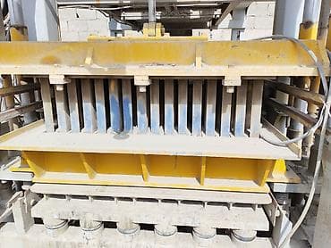 Строительная техника: Вибропресс для производства бетонных блоков/бордюров с комплектом форм — 3