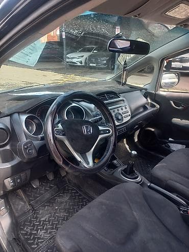 ош жапалак: Honda Jazz: 2009 г., 1.3 л, Кол менен иштөөчү, Бензин, Хетчбек — 5