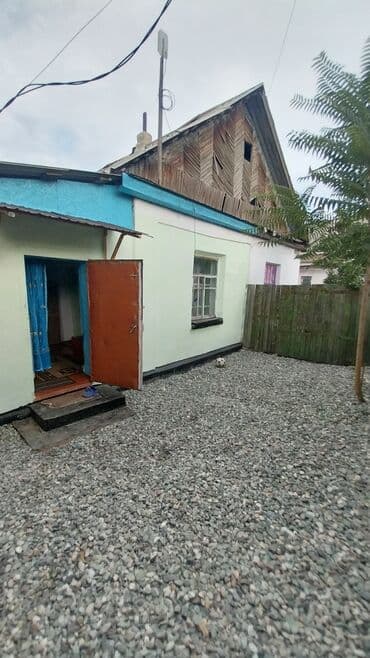 продаю дом манас: Үйдүн жарымы, 33 кв. м, 2 бөлмө, Риелтор, Эски ремонт — 11