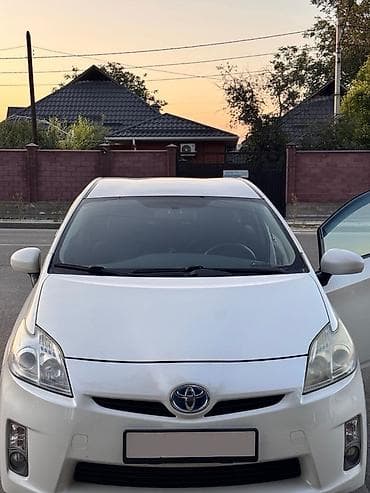 Toyota Prius: 2010 г., 1.8 л, Вариатор, Гибрид, Хэтчбэк at lalafo.kg Toyota Prius: 2010 г., 1.8 л, Вариатор, Гибрид, Хэтчбэк