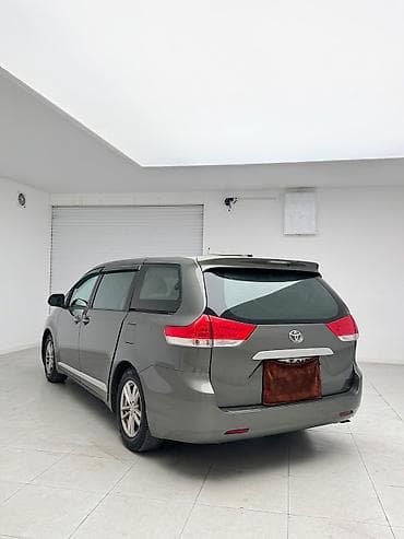sprinter 516: Toyota Sienna: 2010 г., 3.5 л, Автомат, Бензин, Минивэн — 5