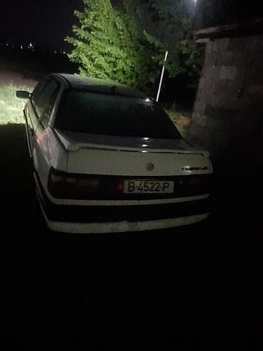 Volkswagen Passat: 1990 г., Бензин, Седан — 2