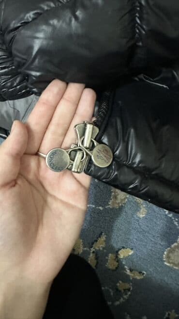 Спецодежда: Пуховик Moncler, черный, классическая лаконичная модель с глянцевым — 8