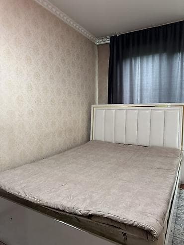 спальный кравать: Двуспальная кровать, Б/у, С мягким изголовьем, длина - 200 см — 1