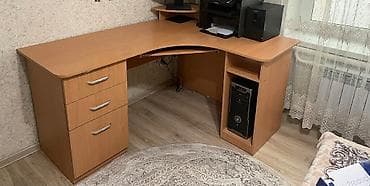 Продаю стол в хорошем состоянии, Цена договорная