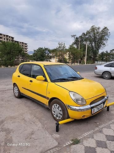 авто компании: Daihatsu Sirion: 1998 г., 1 л, Механика, Бензин, Хэтчбэк — 3